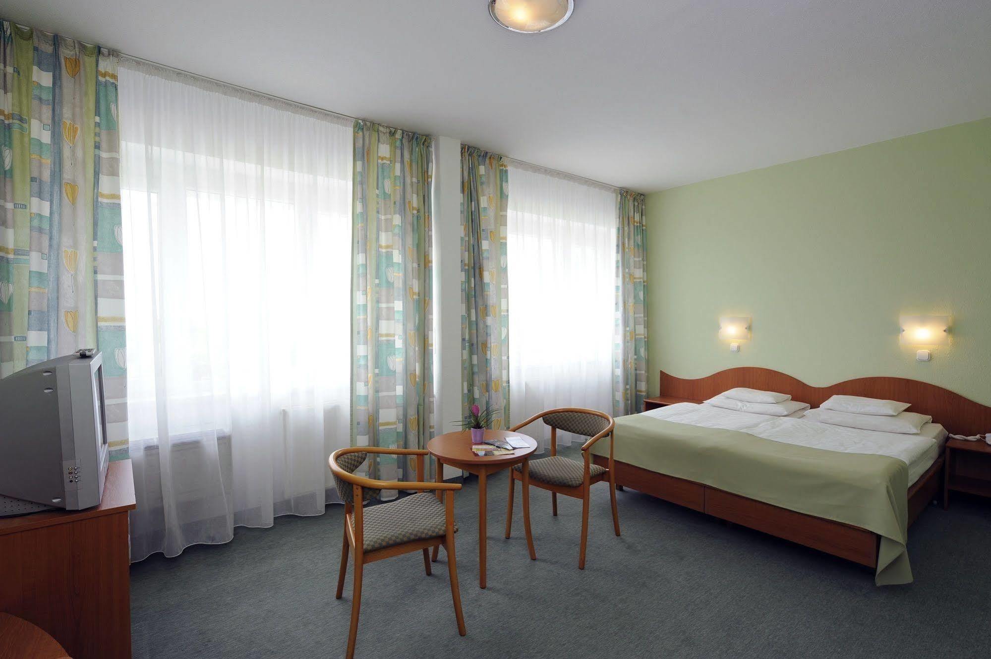 Hunguest Hotel Gyula Εξωτερικό φωτογραφία